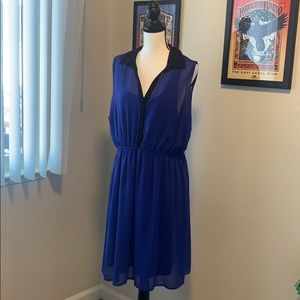Blue sleeveless collared dress